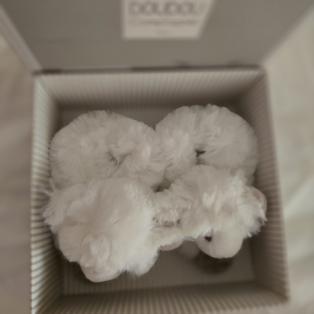 NWT Dou Dou Compagnie White Lamb Sheep Baby Newborn Slippers - Picture 4 of 4